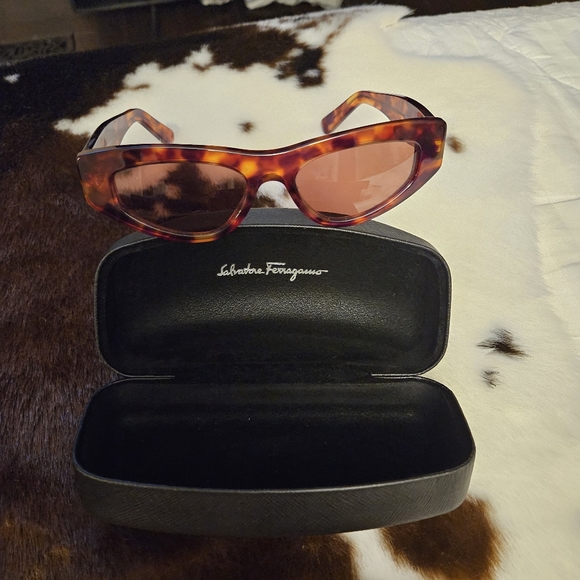 Salvatore Ferragamo Sunglasses - Picture 9 of 11